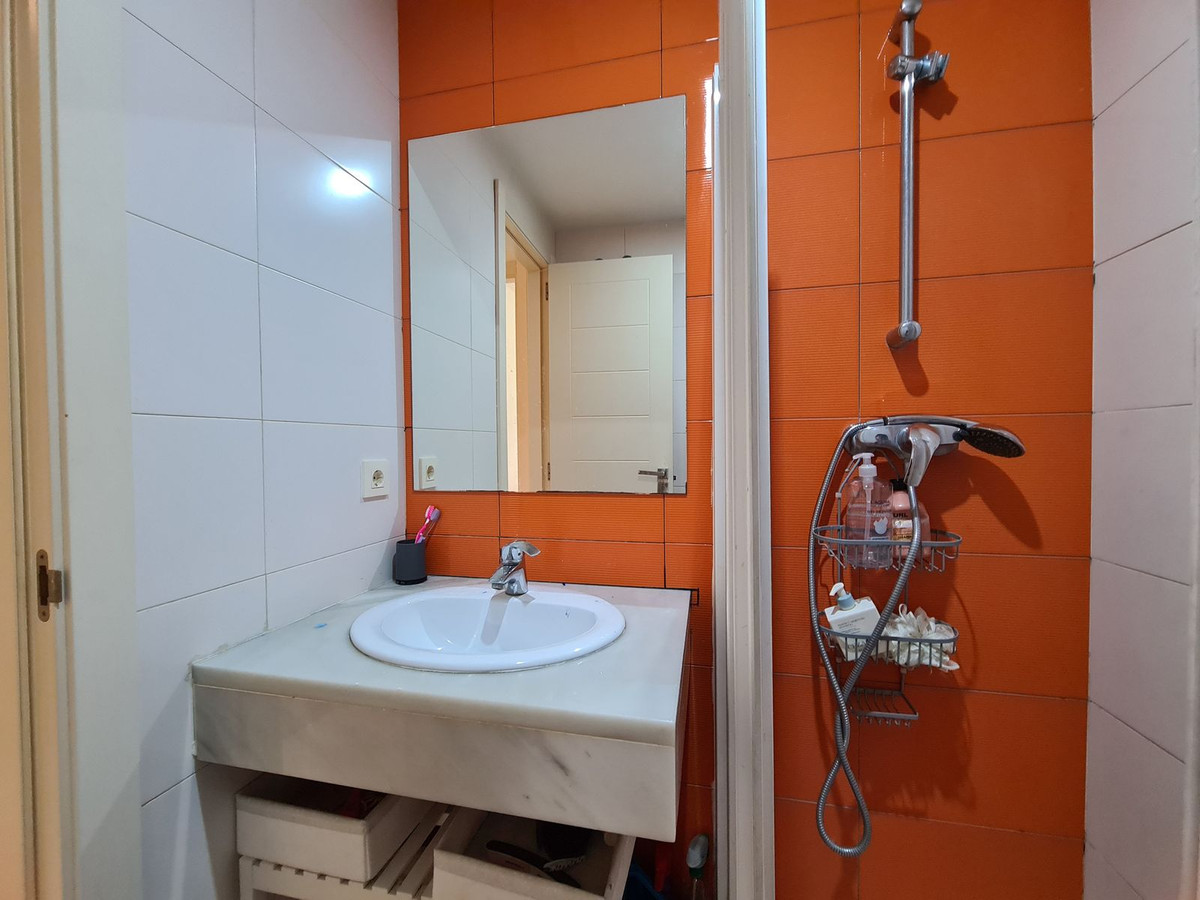 3 Bed, 2 Bath, ApartmentFor Sale, Estepona, Malaga