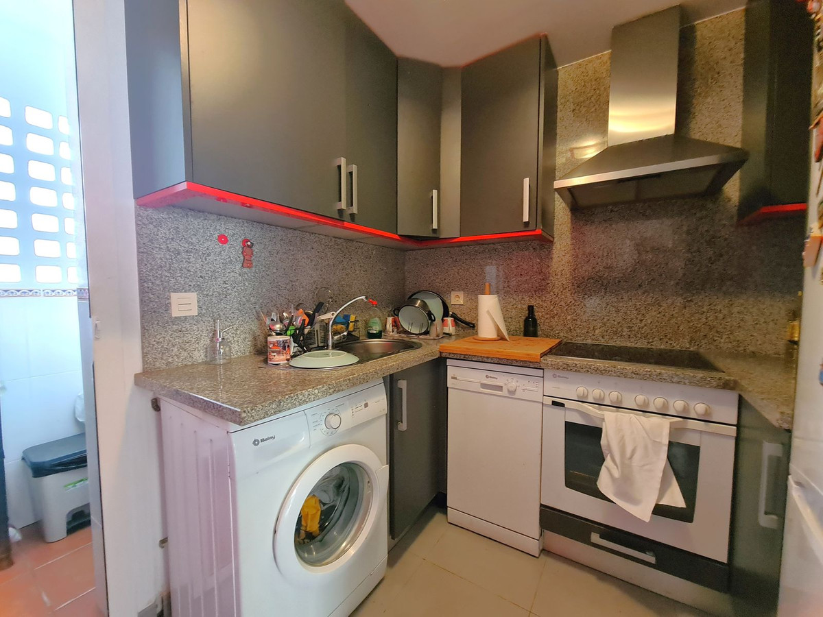 3 Bed, 2 Bath, ApartmentFor Sale, Estepona, Malaga