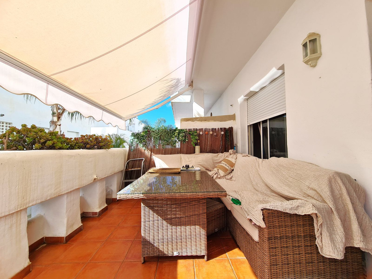 3 Bed, 2 Bath, ApartmentFor Sale, Estepona, Malaga