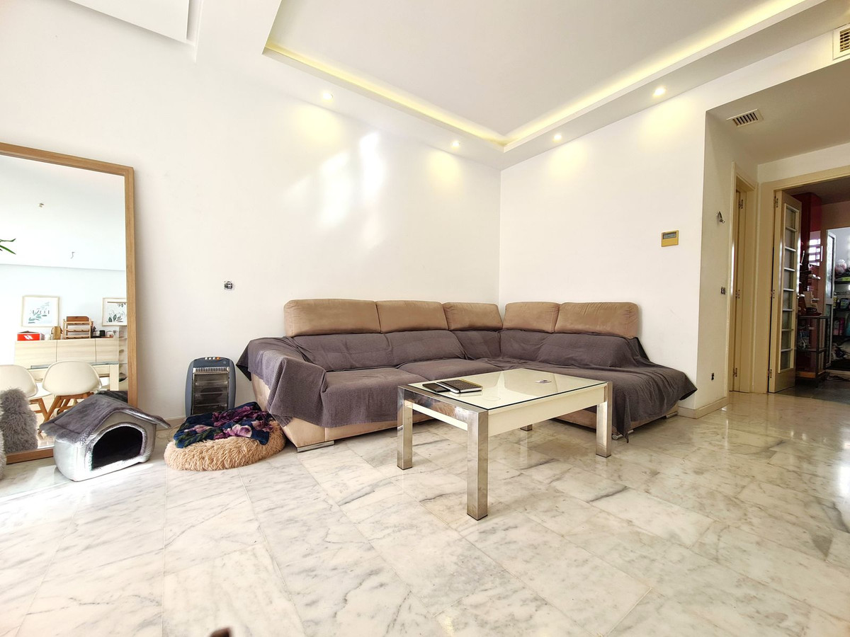 3 Bed, 2 Bath, ApartmentFor Sale, Estepona, Malaga