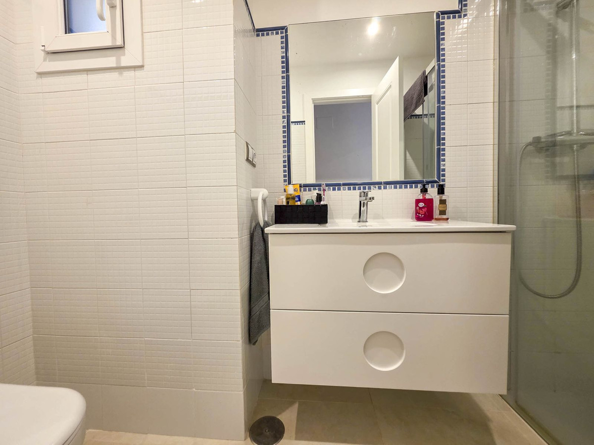 2 Bed, 2 Bath, ApartmentFor Sale, San Luis de Sabinillas, Malaga