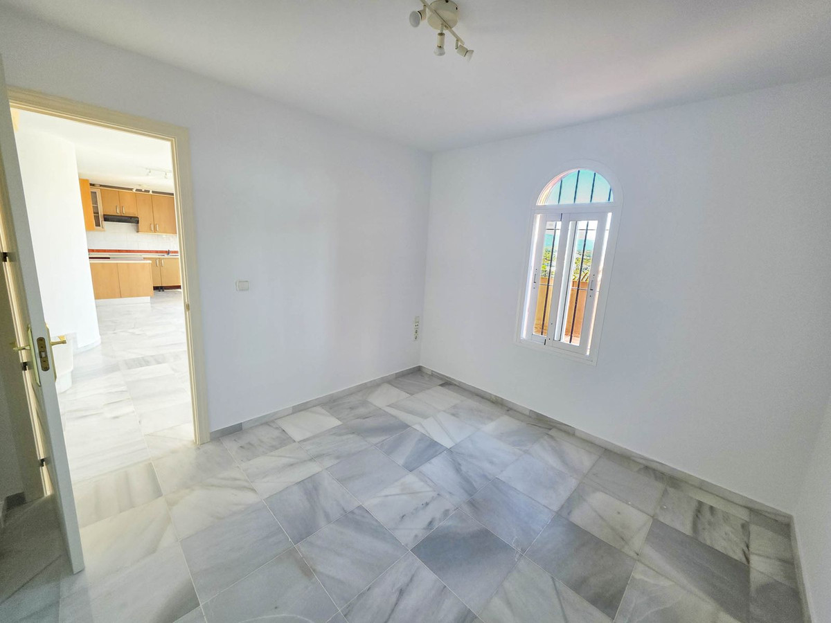 3 Bed, 2 Bath, ApartmentFor Sale, La Duquesa, Malaga