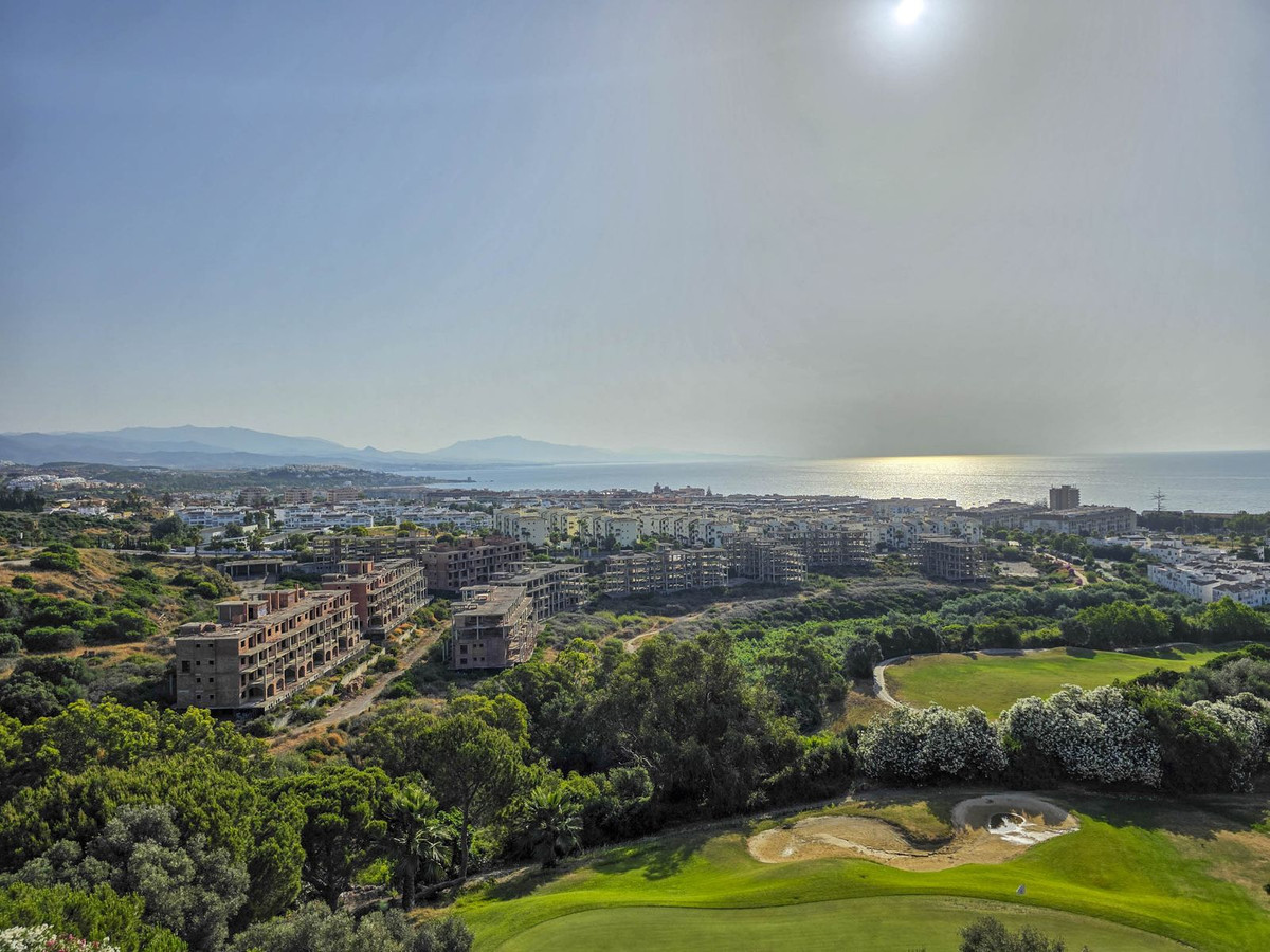 3 Bed, 2 Bath, ApartmentFor Sale, La Duquesa, Malaga