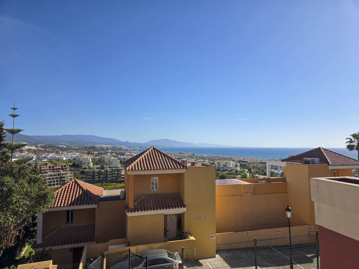 3 Bed, 2 Bath, ApartmentFor Sale, La Duquesa, Malaga