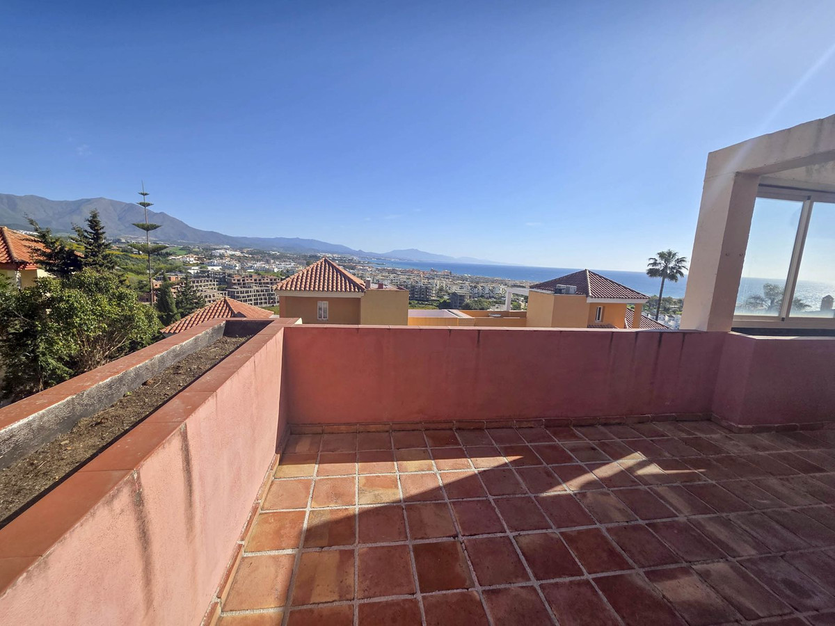 3 Bed, 2 Bath, ApartmentFor Sale, La Duquesa, Malaga