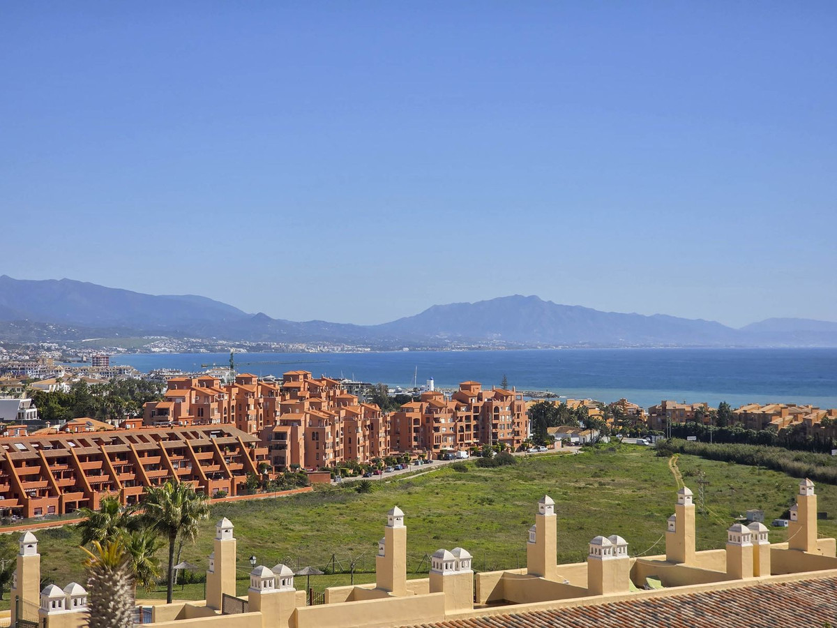 3 Bed, 2 Bath, ApartmentFor Sale, La Duquesa, Malaga
