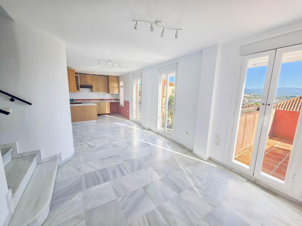3 Bed, 2 Bath, ApartmentFor Sale, La Duquesa, Malaga