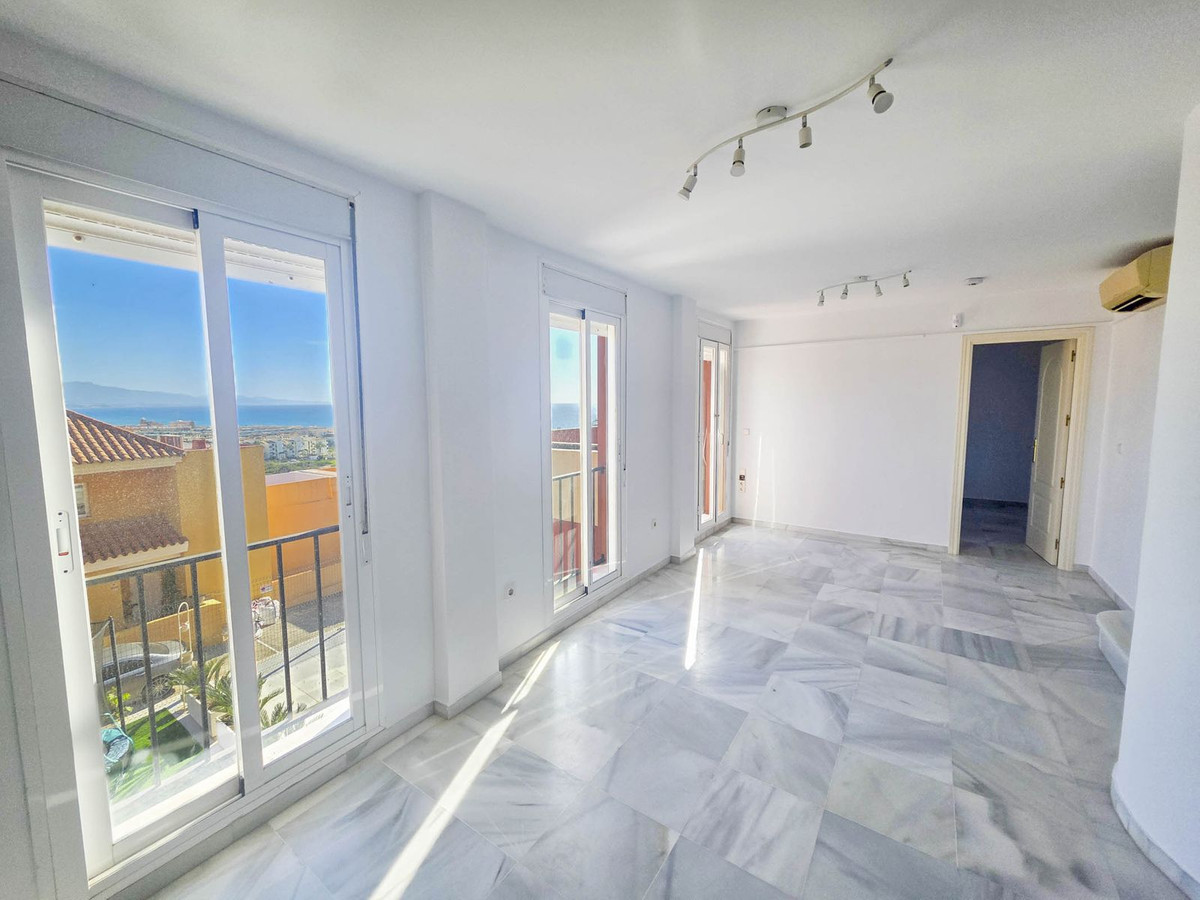 3 Bed, 2 Bath, ApartmentFor Sale, La Duquesa, Malaga
