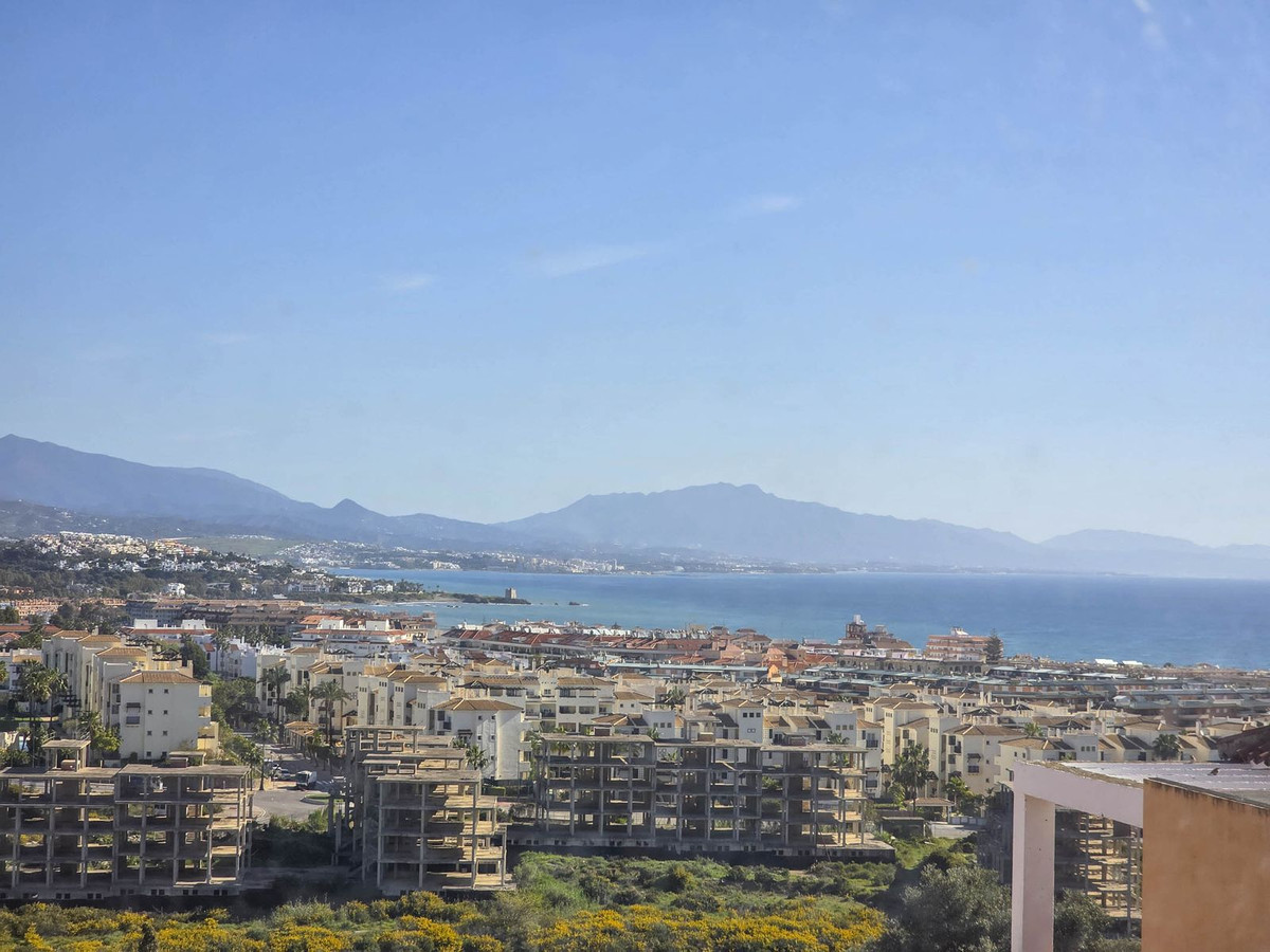3 Bed, 2 Bath, ApartmentFor Sale, La Duquesa, Malaga