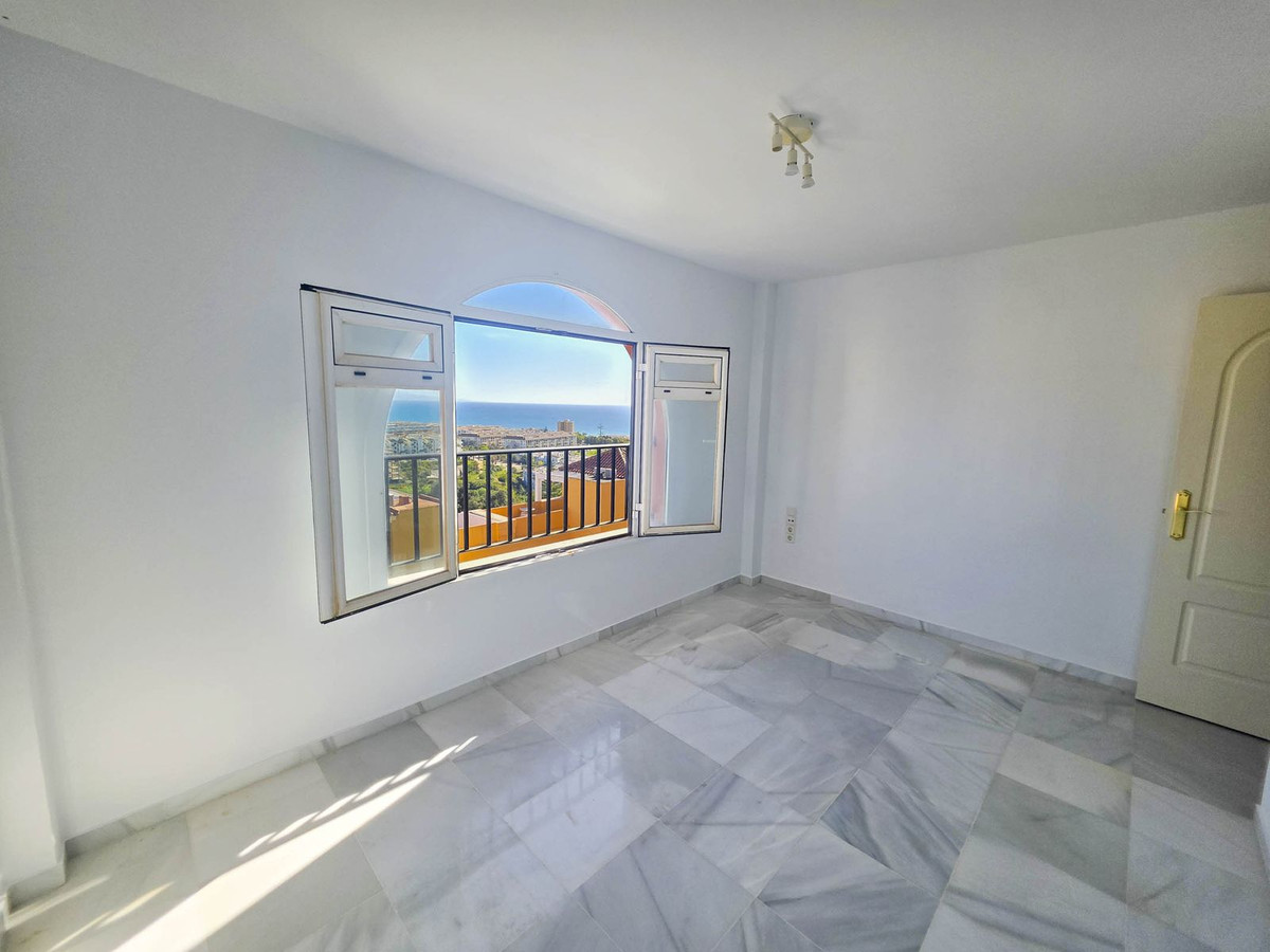 3 Bed, 2 Bath, ApartmentFor Sale, La Duquesa, Malaga
