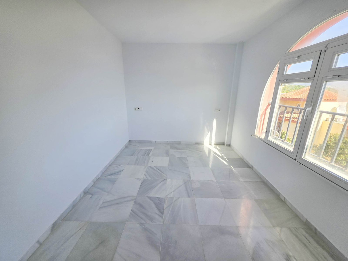 3 Bed, 2 Bath, ApartmentFor Sale, La Duquesa, Malaga