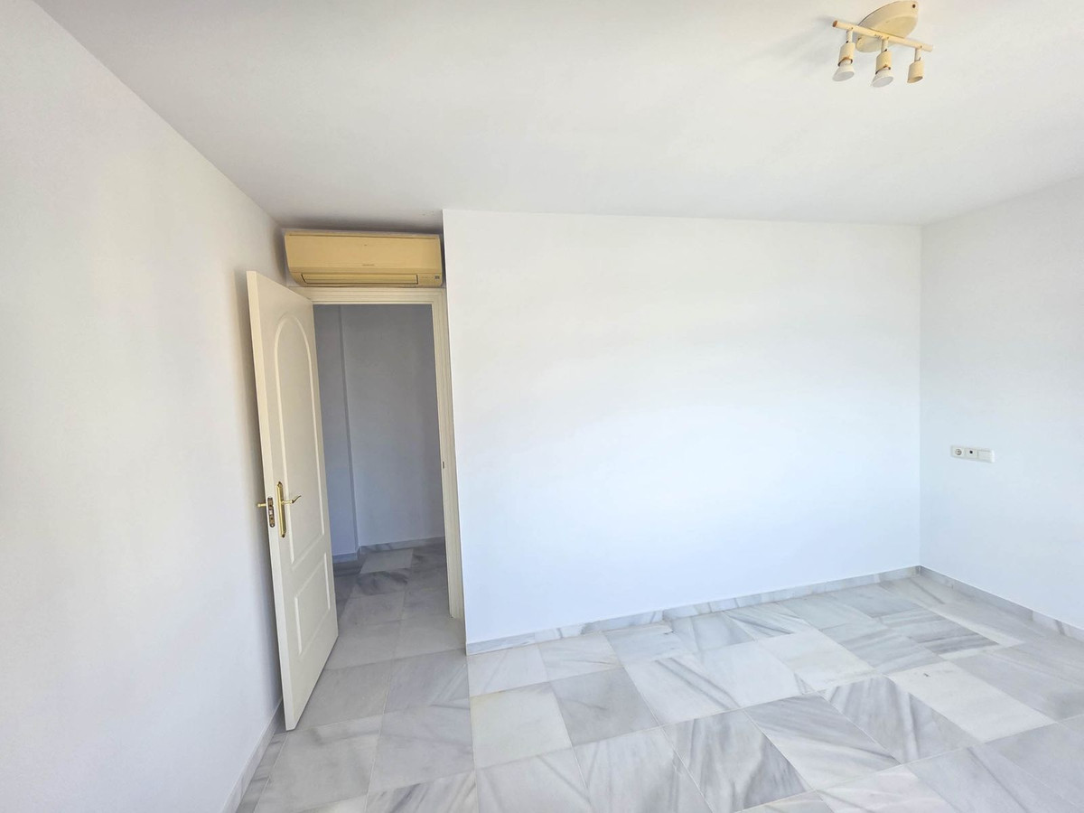 3 Bed, 2 Bath, ApartmentFor Sale, La Duquesa, Malaga