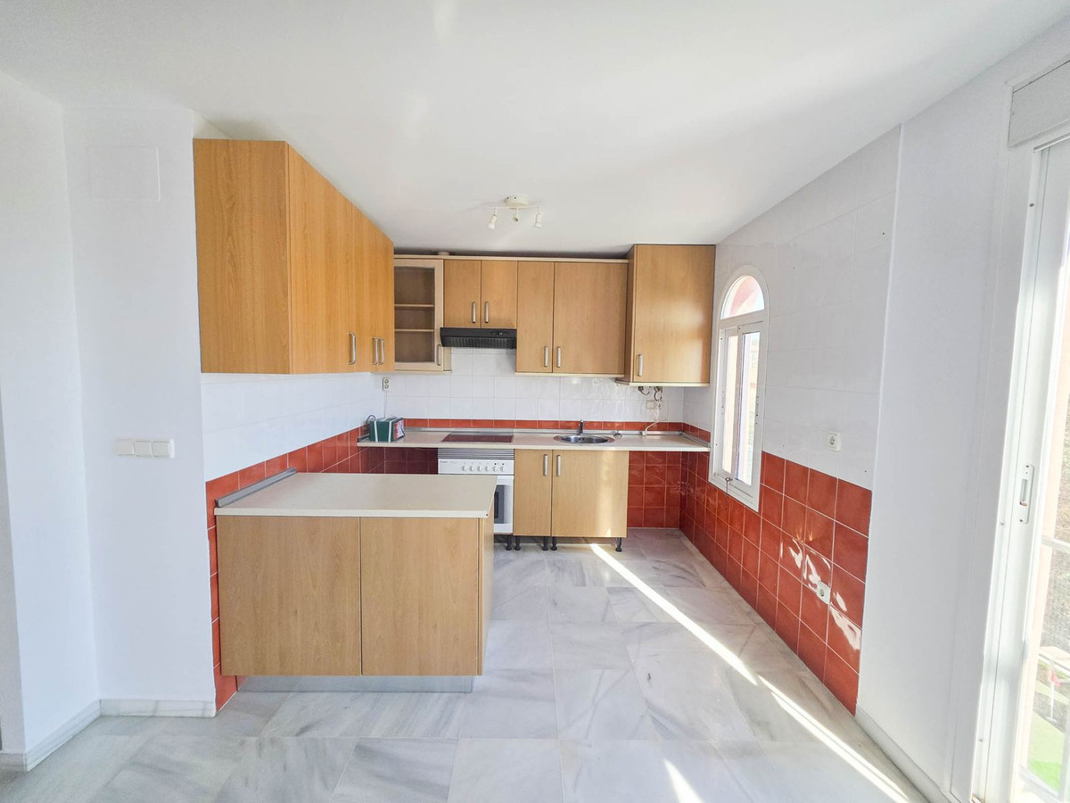 3 Bed, 2 Bath, ApartmentFor Sale, La Duquesa, Malaga
