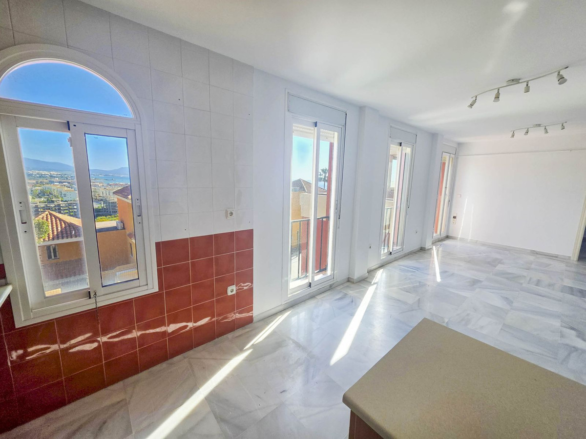 3 Bed, 2 Bath, ApartmentFor Sale, La Duquesa, Malaga