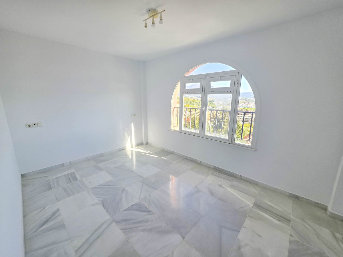 3 Bed, 2 Bath, ApartmentFor Sale, La Duquesa, Malaga