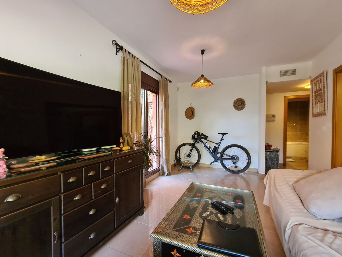 1 Bed, 1 Bath, ApartmentFor Sale, Estepona, Malaga