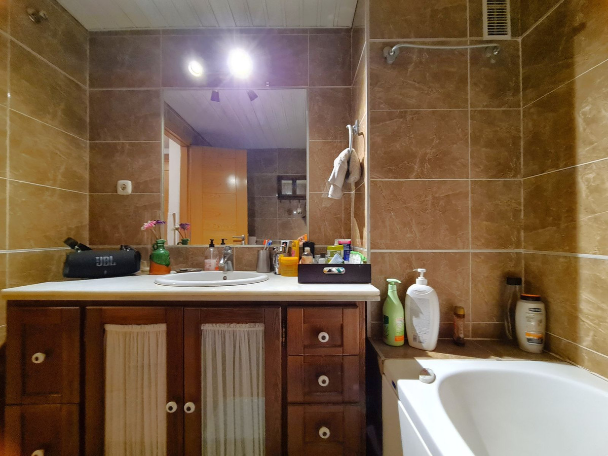 1 Bed, 1 Bath, ApartmentFor Sale, Estepona, Malaga