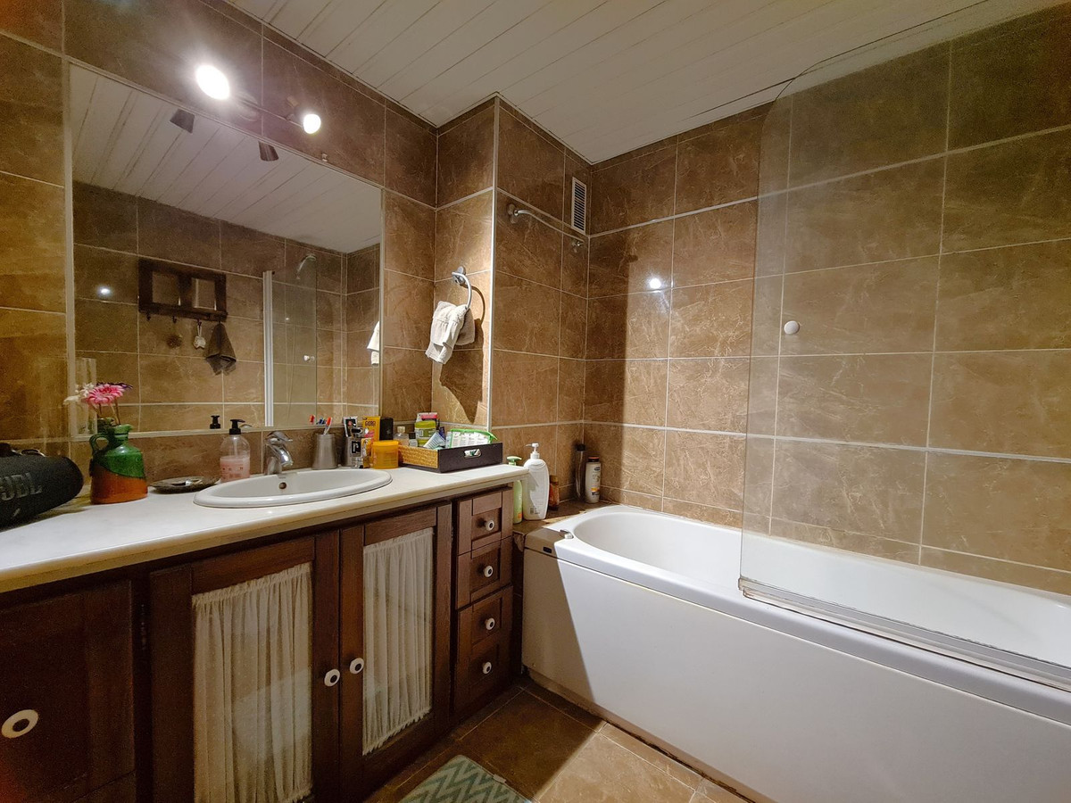 1 Bed, 1 Bath, ApartmentFor Sale, Estepona, Malaga