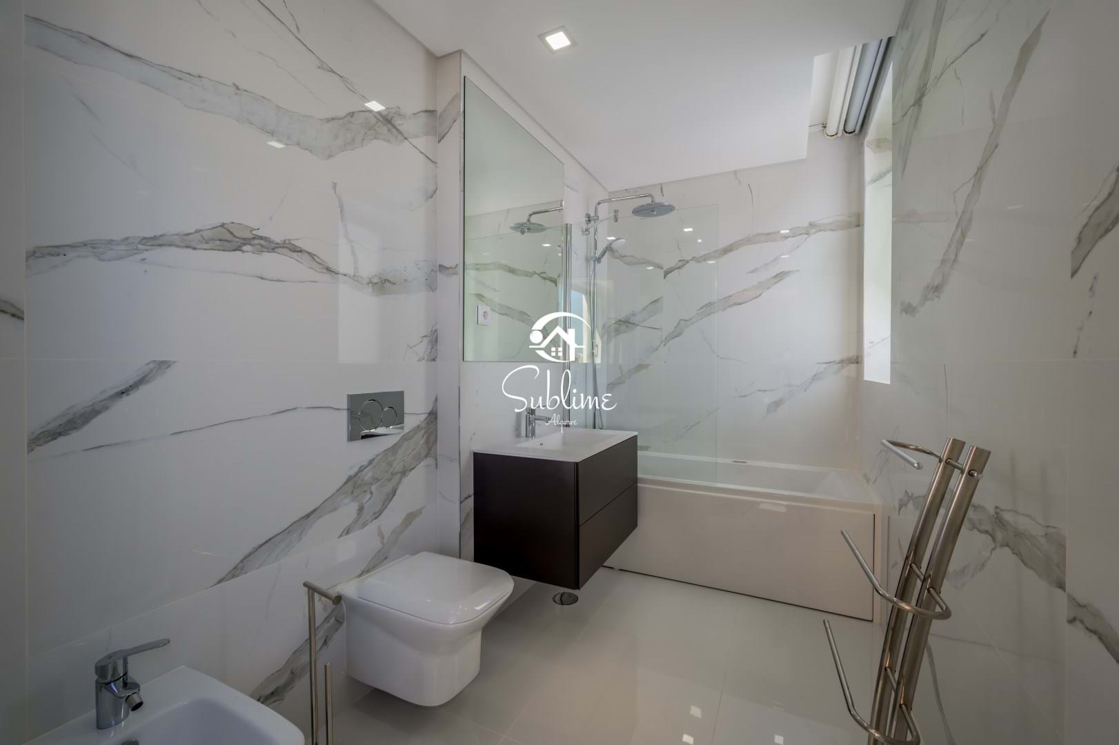 4 Bed, 4 Bath, ApartmentFor Sale, Lagos, Faro, 8600-545