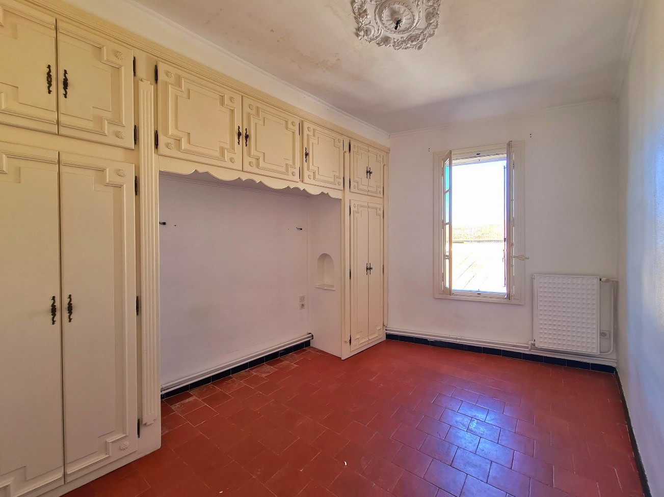 5 Bed, 2 Bath, HouseFor Sale, Agde, Herault, Languedoc-Roussillon, 34300