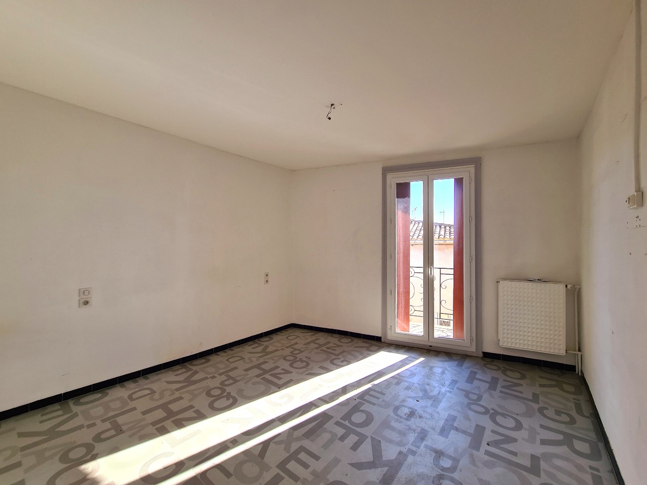 5 Bed, 2 Bath, HouseFor Sale, Agde, Herault, Languedoc-Roussillon, 34300