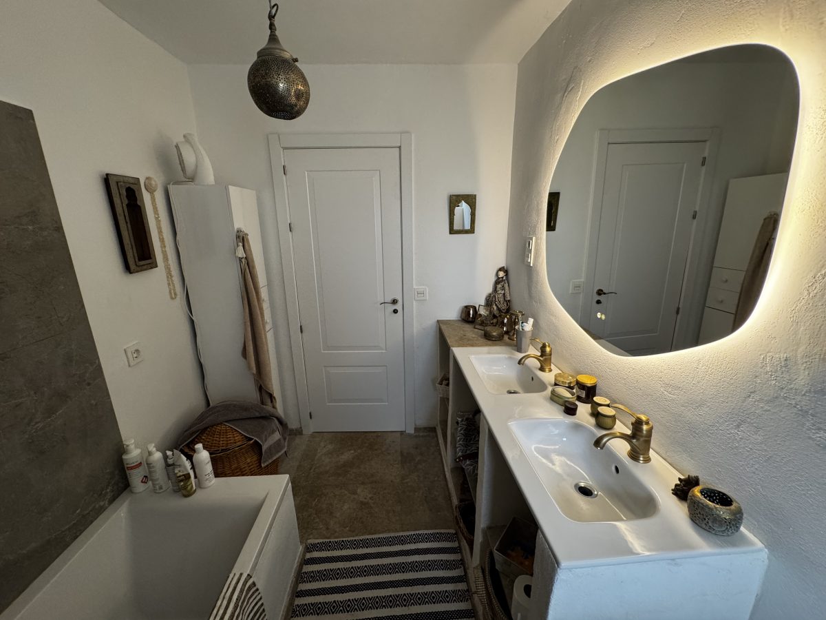 8 Bed, 2 Bath, HouseFor Sale, Setenil de Las Bodegas, Andalucia