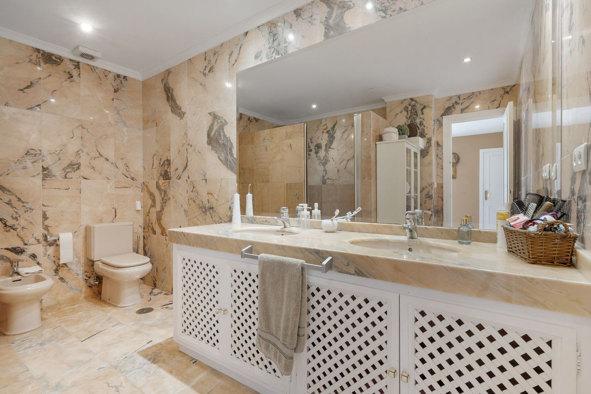 3 Bed, 3 Bath, ApartmentFor Sale, Nueva Andalucia, Malaga