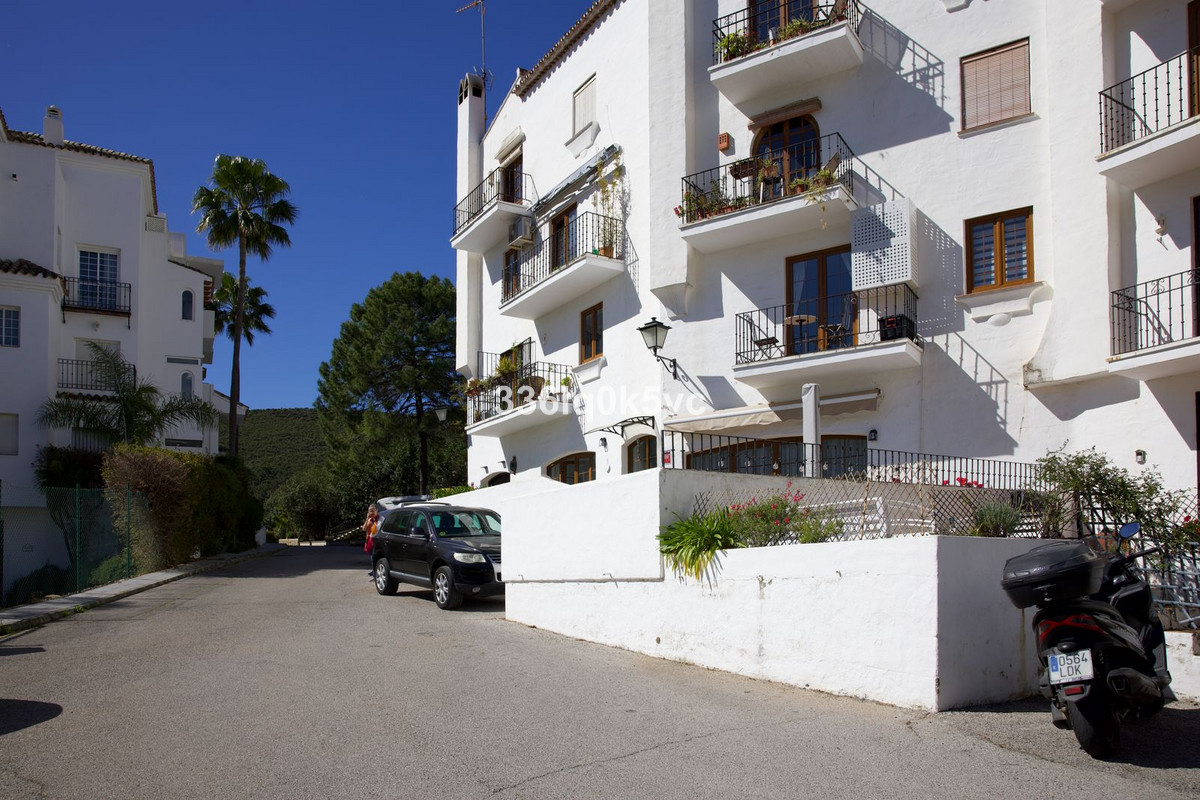 1 Bed, 1 Bath, ApartmentFor Sale, Benahavis, Malaga