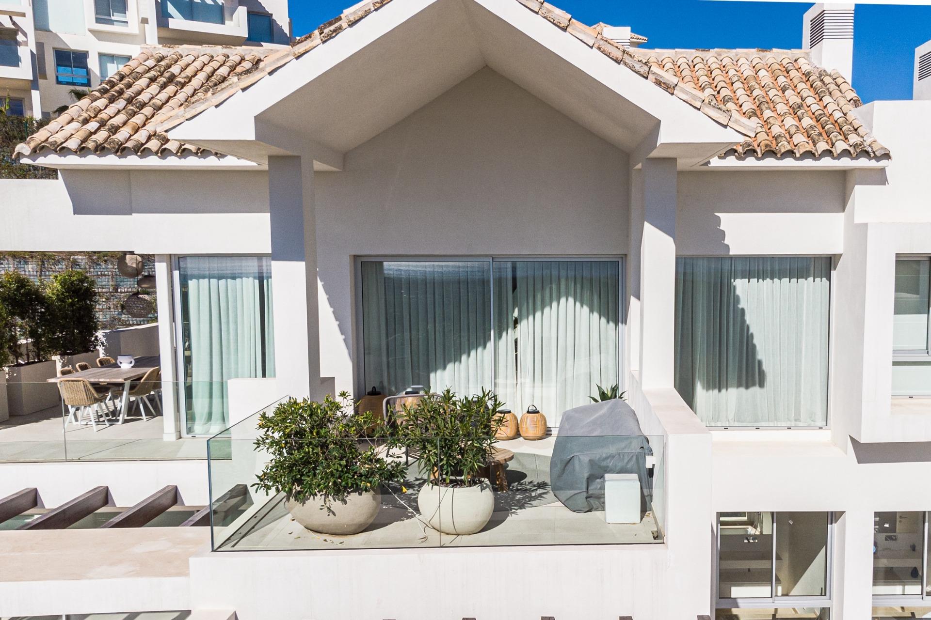 3 Bed, 3 Bath, ApartmentFor Sale, Benahavis, Malaga