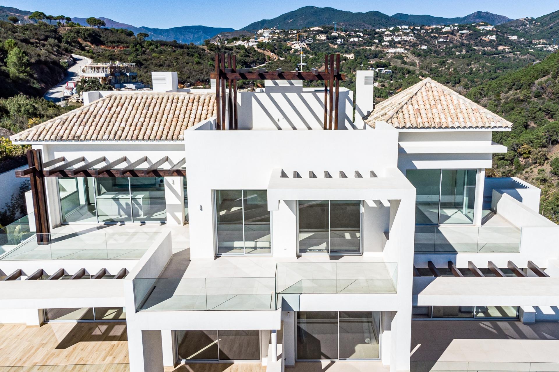 3 Bed, 3 Bath, ApartmentFor Sale, Benahavis, Malaga
