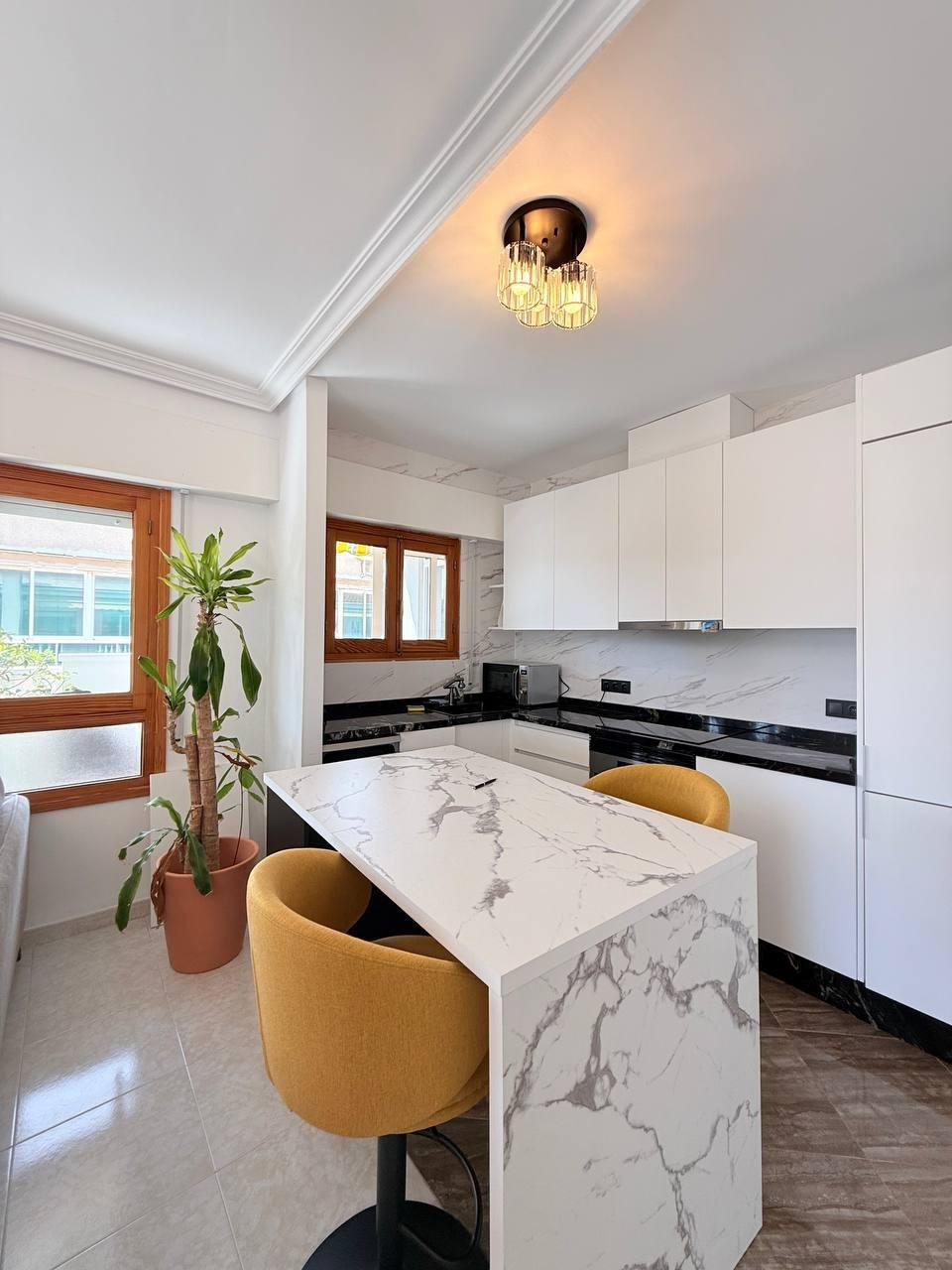 2 Bed, 1 Bath, ApartmentFor Sale, Torrevieja, Alicante