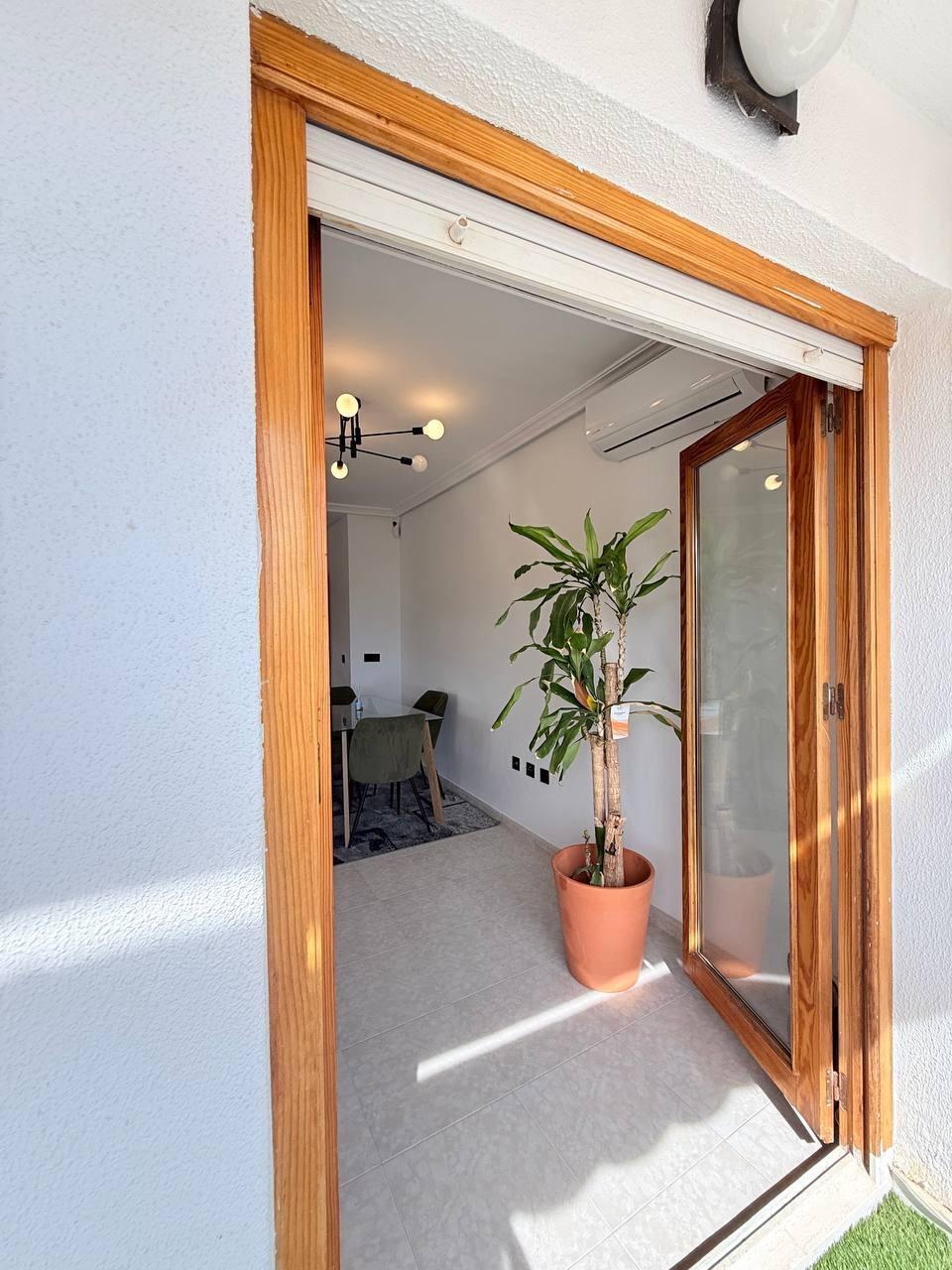 2 Bed, 1 Bath, ApartmentFor Sale, Torrevieja, Alicante