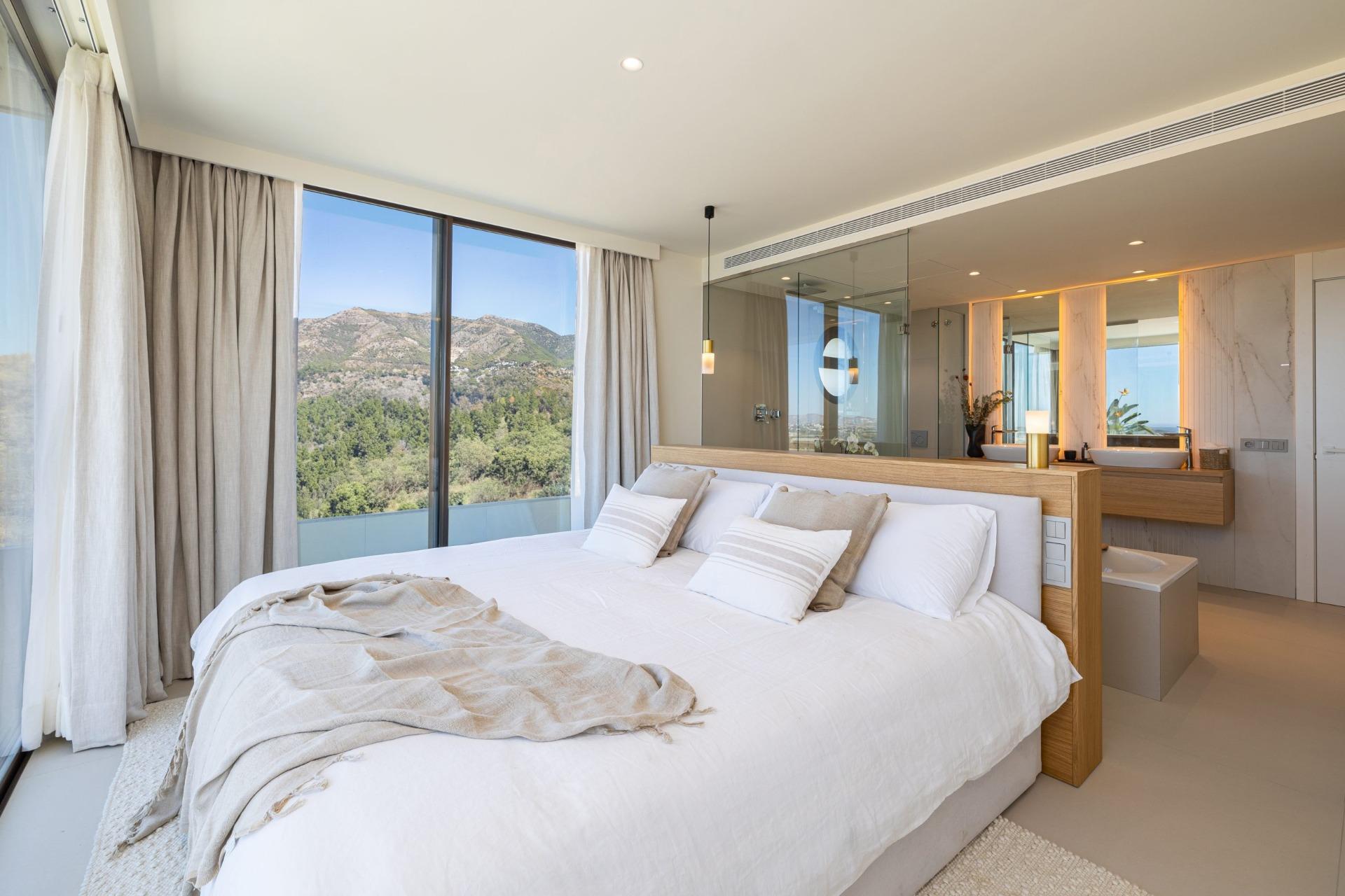 3 Bed, 2 Bath, ApartmentFor Sale, Fuengirola, Malaga