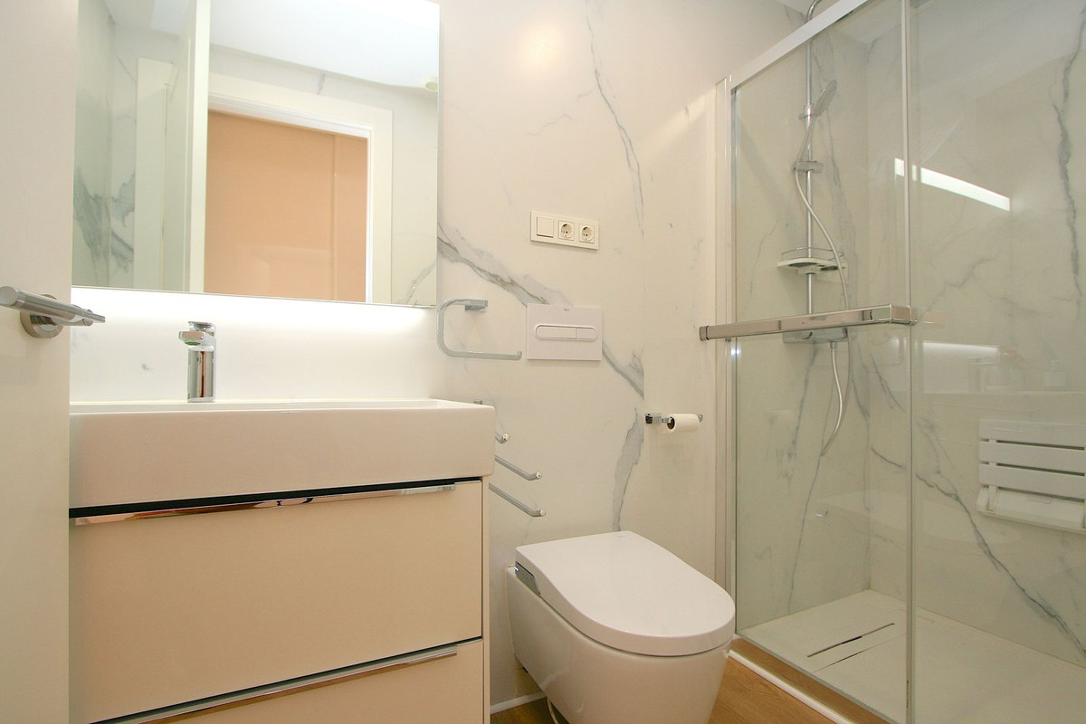 3 Bed, 2 Bath, ApartmentFor Sale, Fuengirola, Malaga