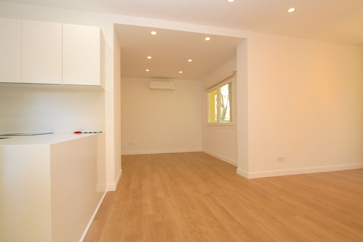 3 Bed, 2 Bath, ApartmentFor Sale, Fuengirola, Malaga