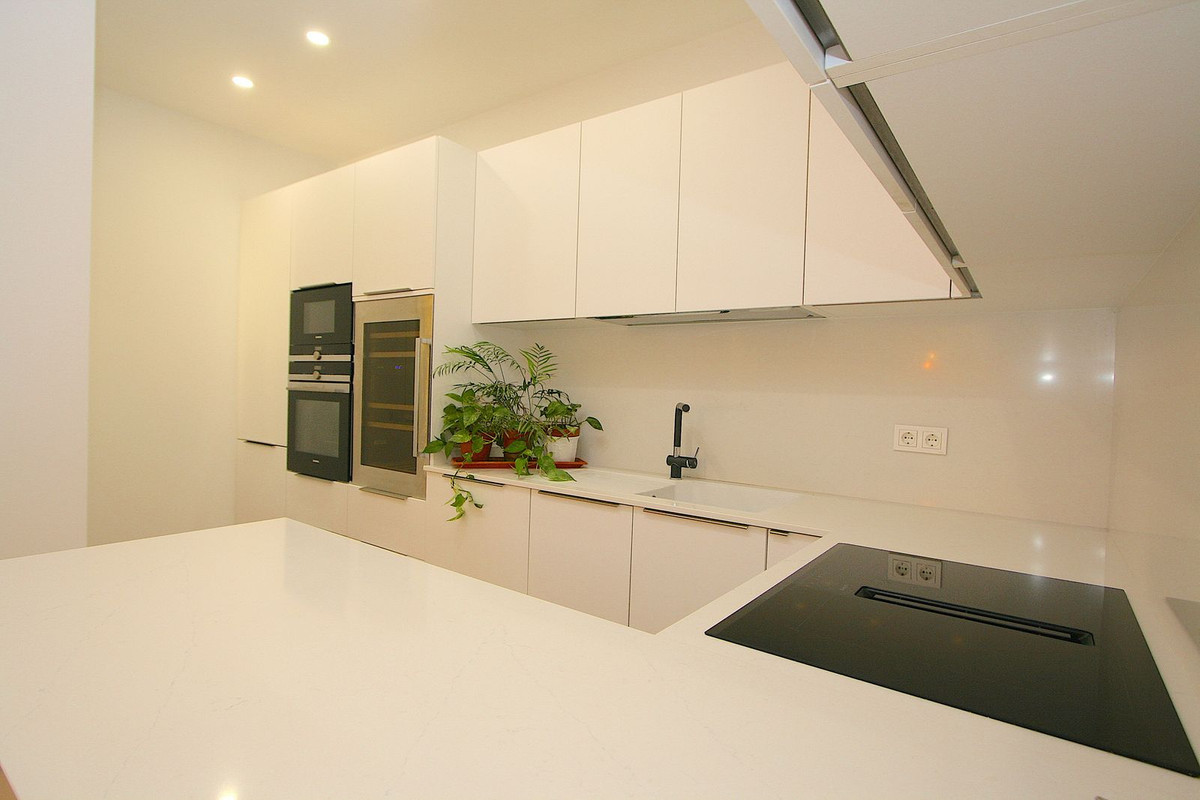 3 Bed, 2 Bath, ApartmentFor Sale, Fuengirola, Malaga