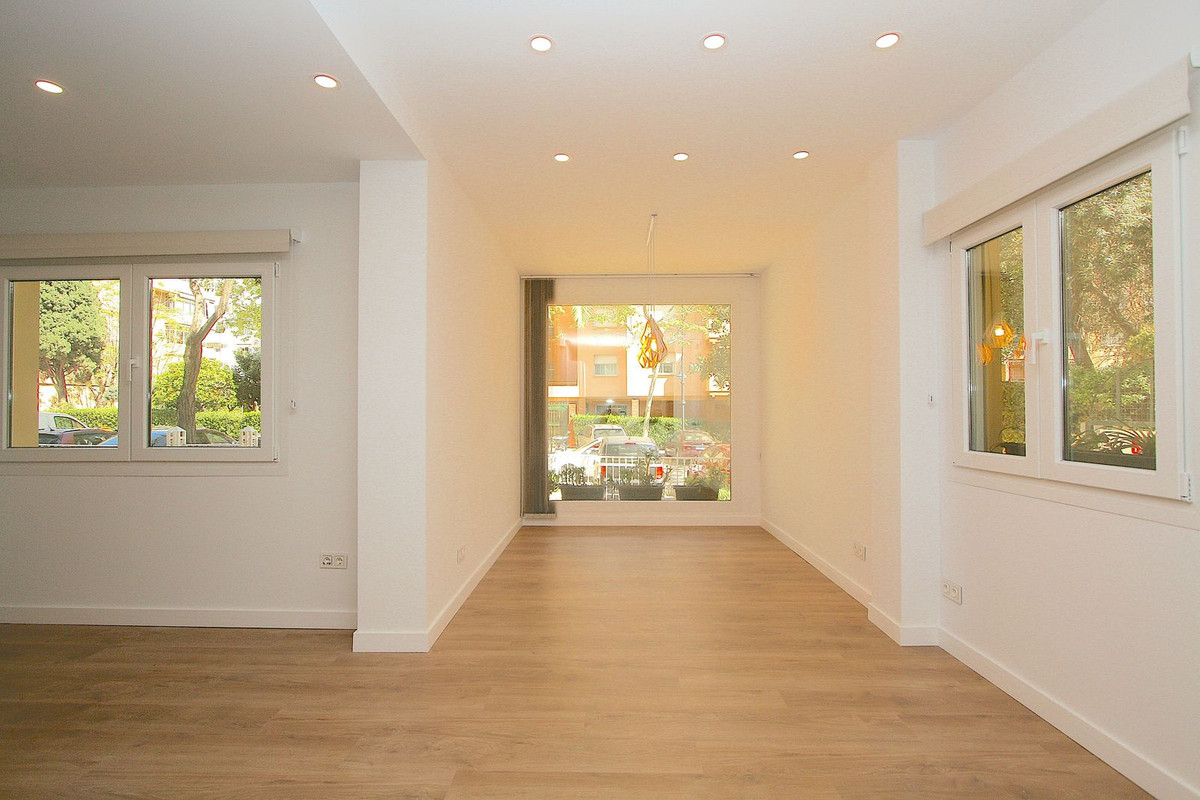 3 Bed, 2 Bath, ApartmentFor Sale, Fuengirola, Malaga