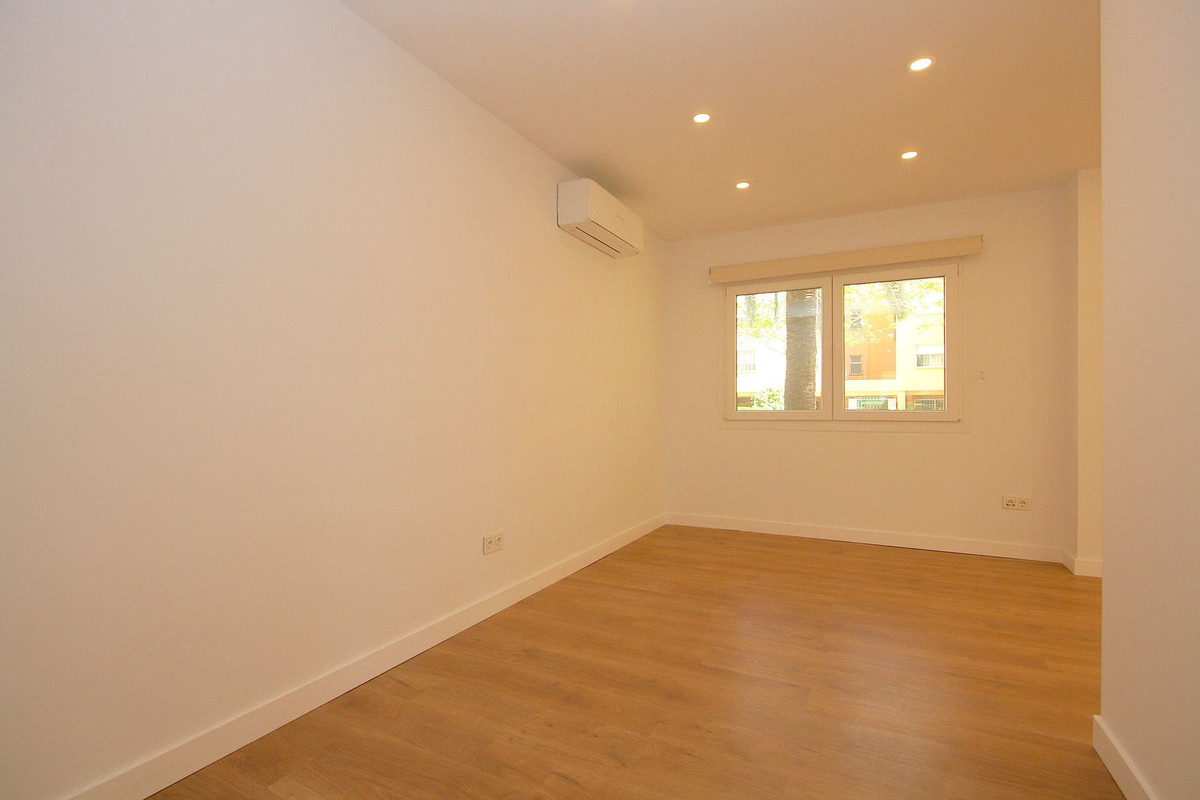 3 Bed, 2 Bath, ApartmentFor Sale, Fuengirola, Malaga