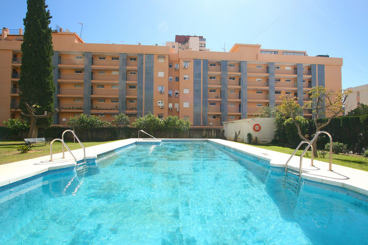 3 Bed, 2 Bath, ApartmentFor Sale, Fuengirola, Malaga