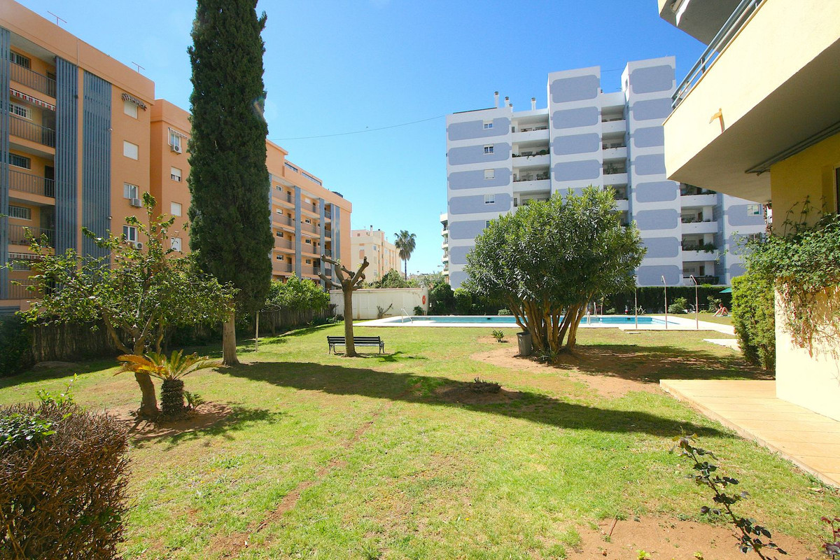 3 Bed, 2 Bath, ApartmentFor Sale, Fuengirola, Malaga