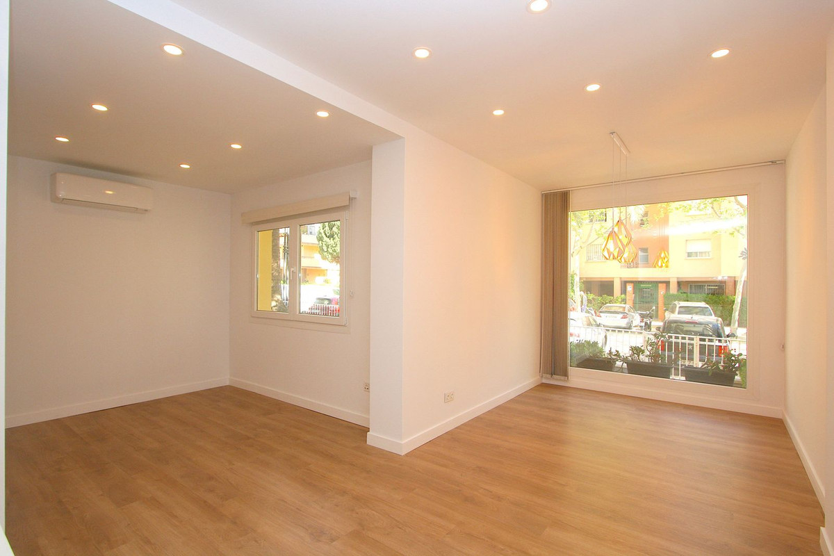 3 Bed, 2 Bath, ApartmentFor Sale, Fuengirola, Malaga