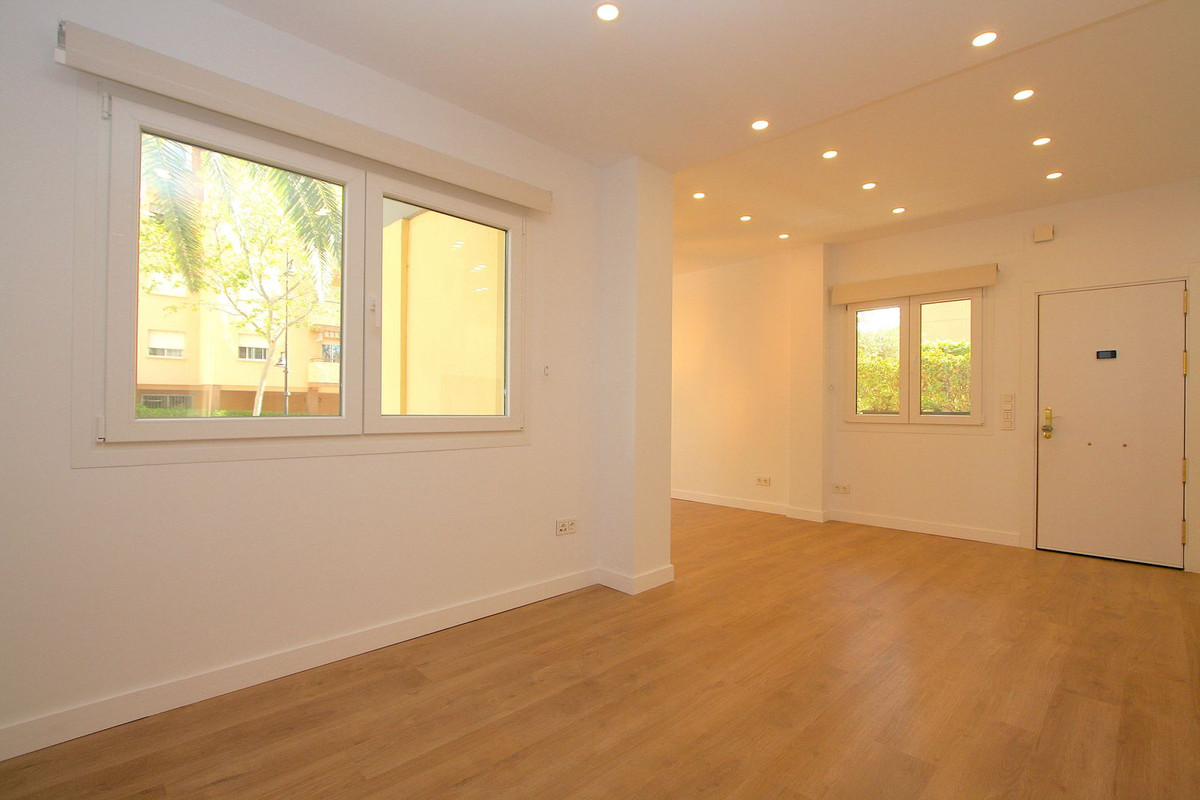 3 Bed, 2 Bath, ApartmentFor Sale, Fuengirola, Malaga