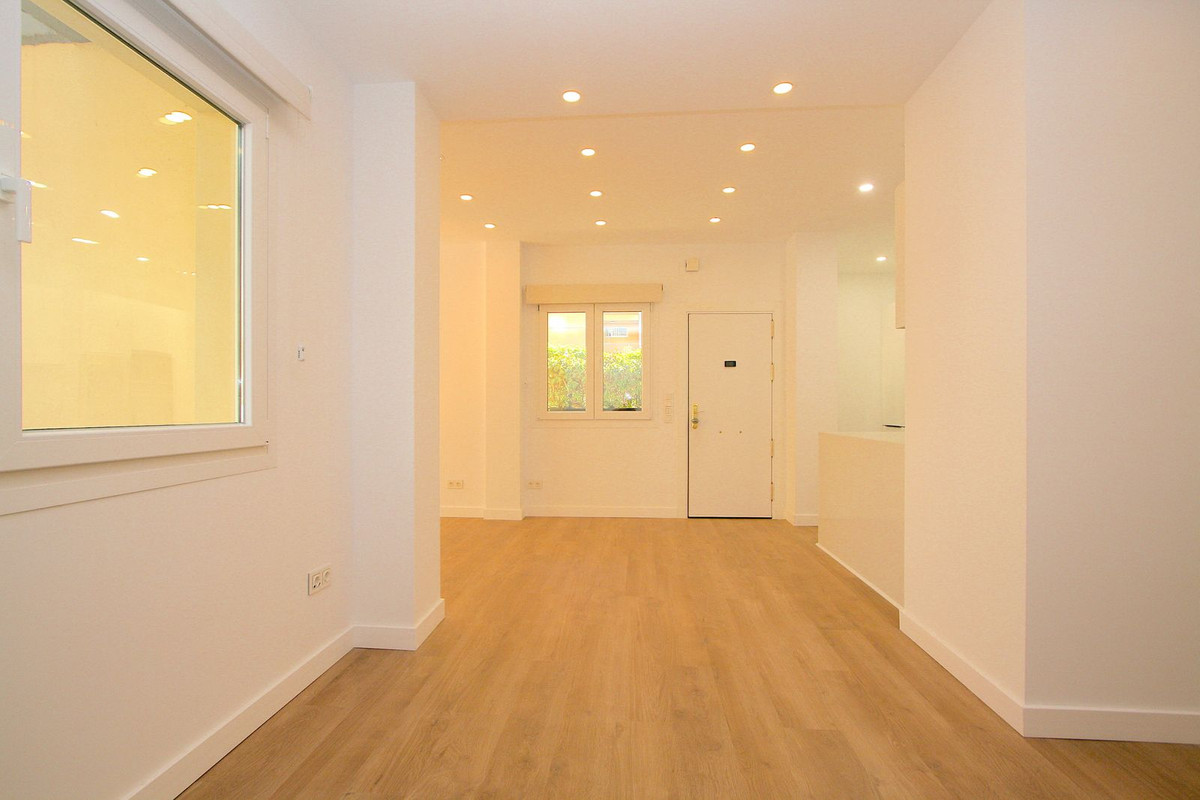 3 Bed, 2 Bath, ApartmentFor Sale, Fuengirola, Malaga