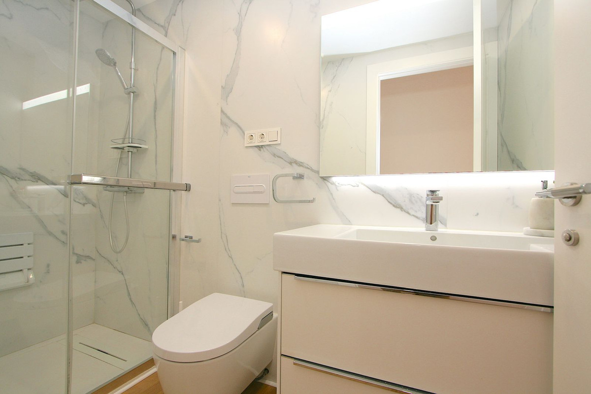 3 Bed, 2 Bath, ApartmentFor Sale, Fuengirola, Malaga