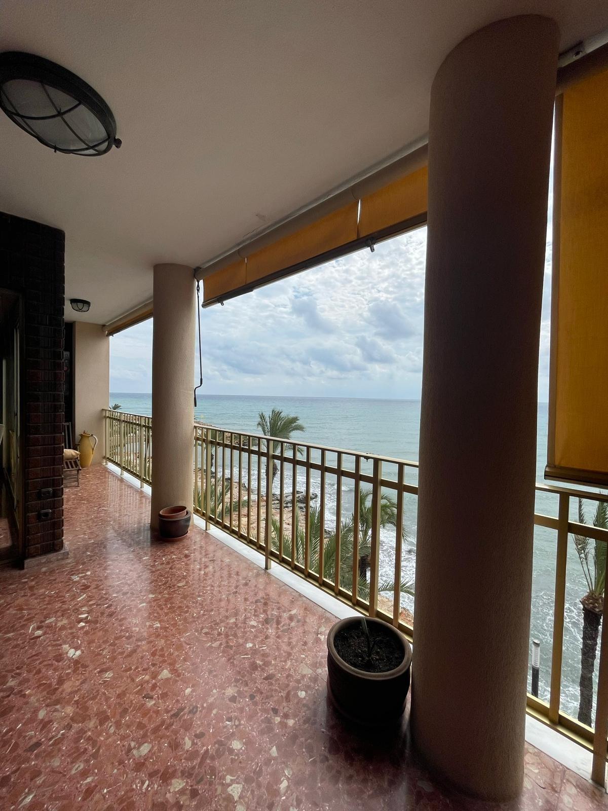 4 Bed, 3 Bath, ApartmentFor Sale, Torrevieja, Alicante