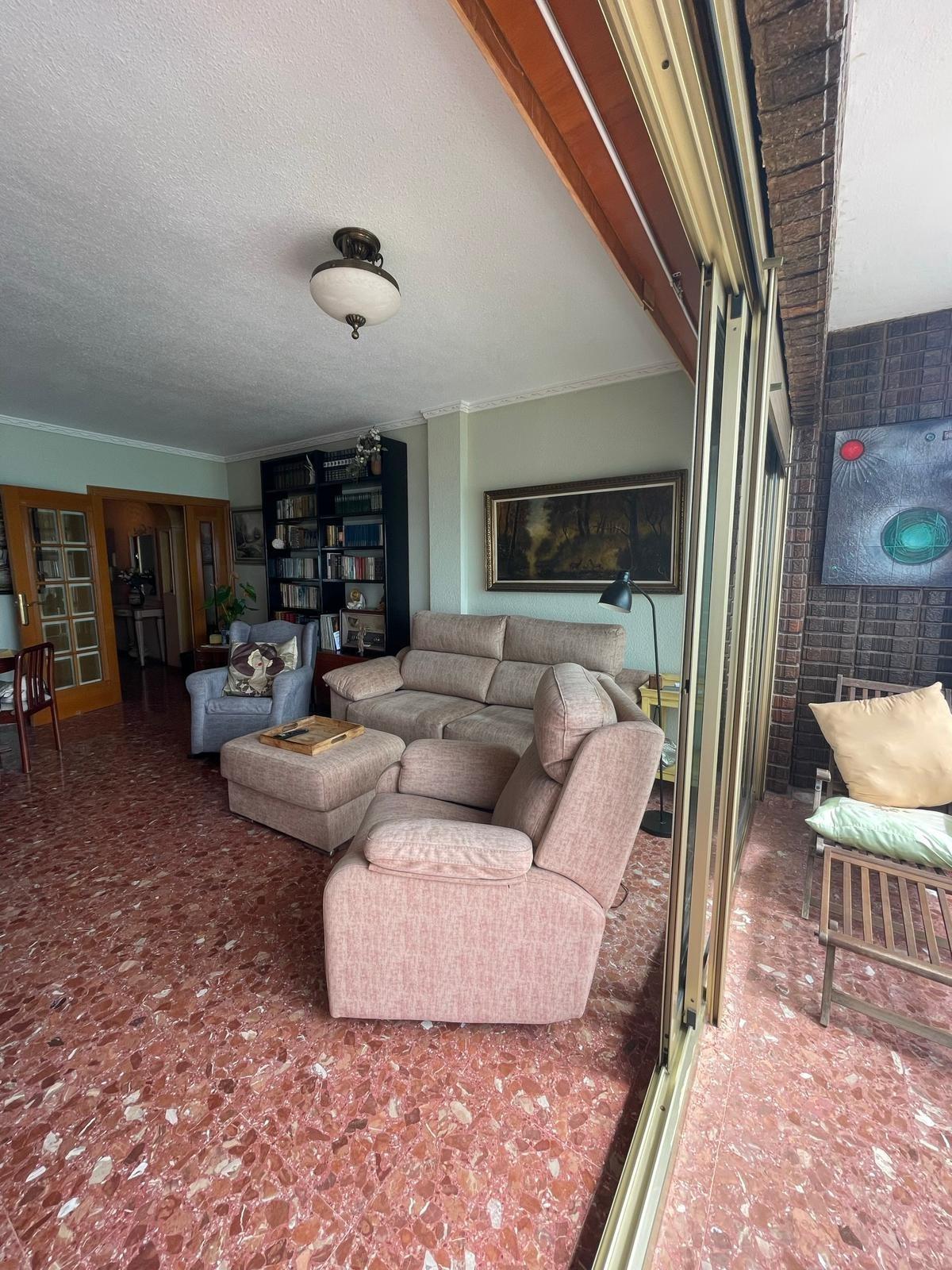 4 Bed, 3 Bath, ApartmentFor Sale, Torrevieja, Alicante