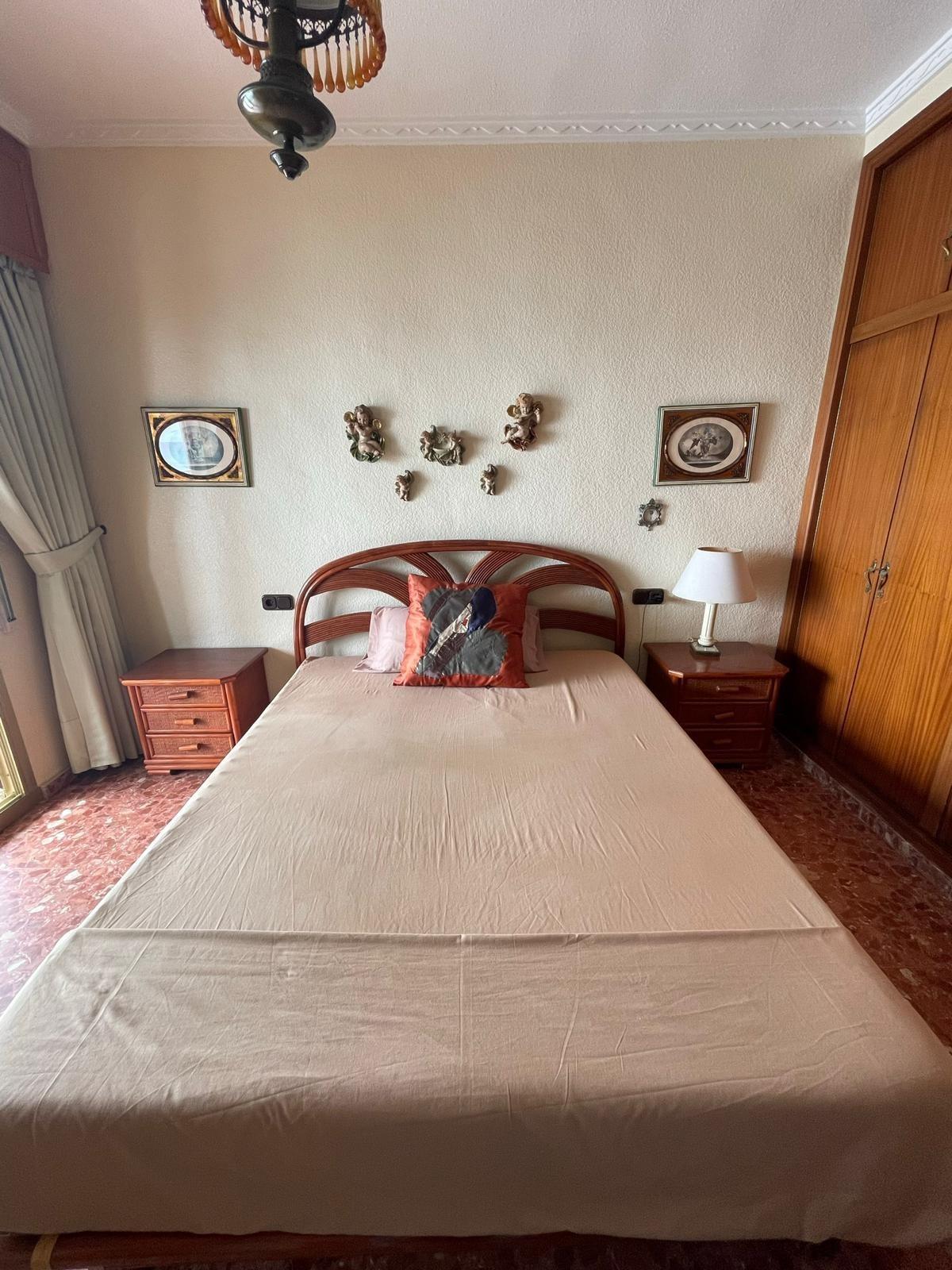 4 Bed, 3 Bath, ApartmentFor Sale, Torrevieja, Alicante