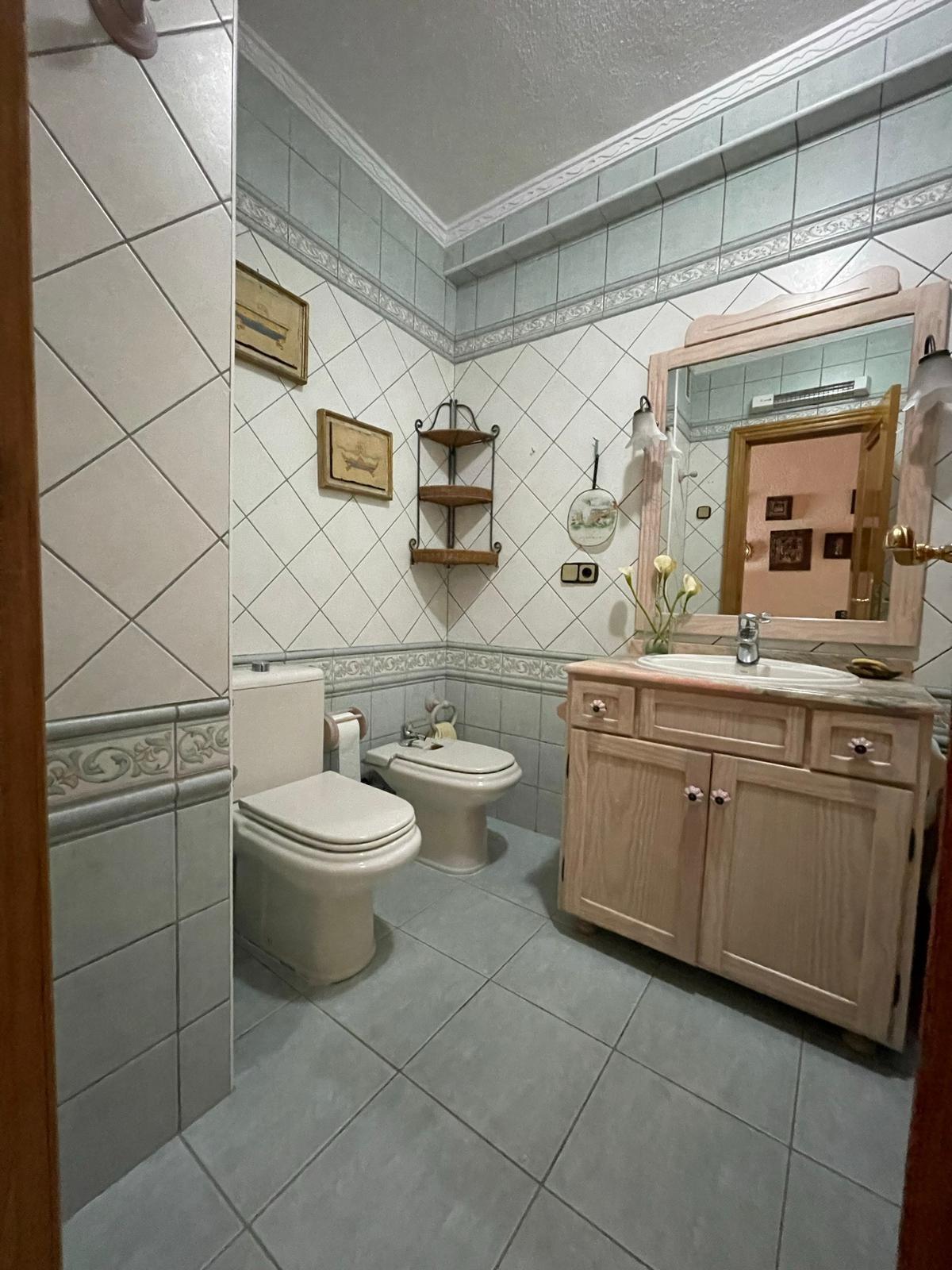 4 Bed, 3 Bath, ApartmentFor Sale, Torrevieja, Alicante