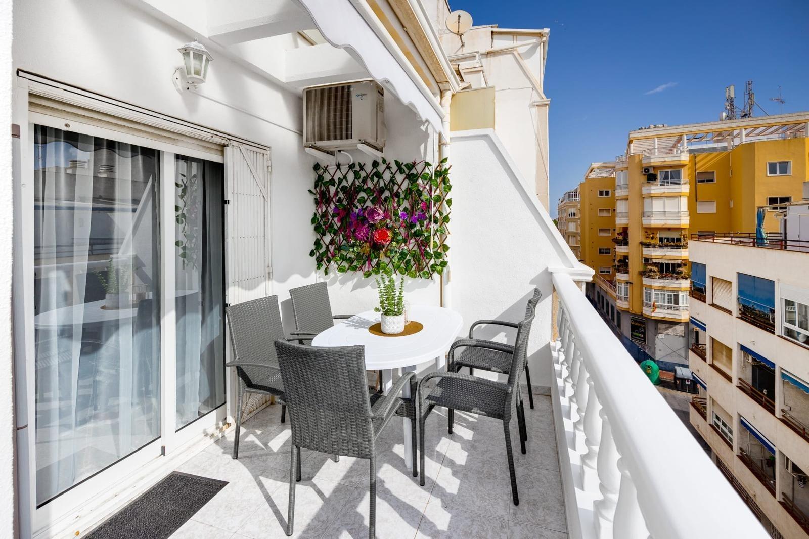 2 Bed, 1 Bath, ApartmentFor Sale, Torrevieja, Alicante