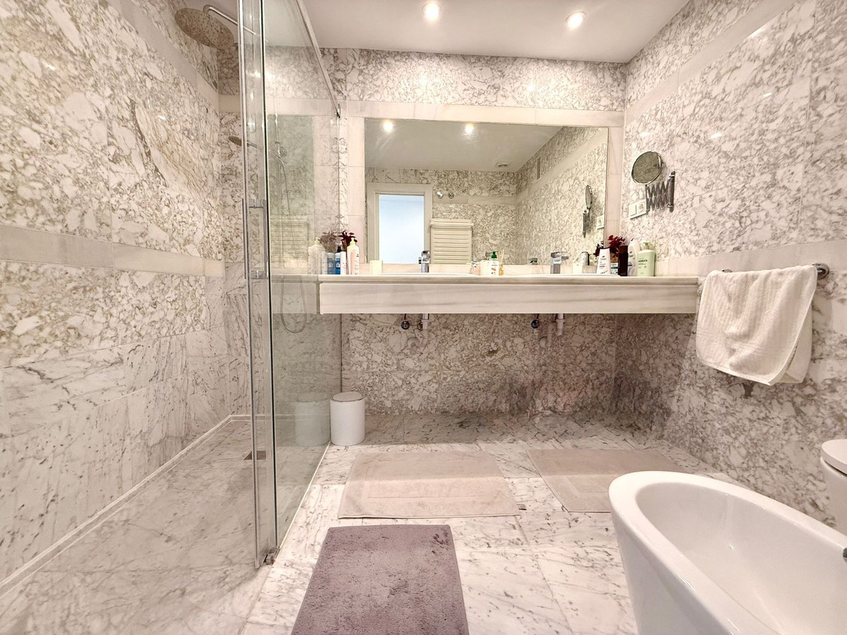 3 Bed, 3 Bath, ApartmentFor Sale, Puerto Banus, Malaga